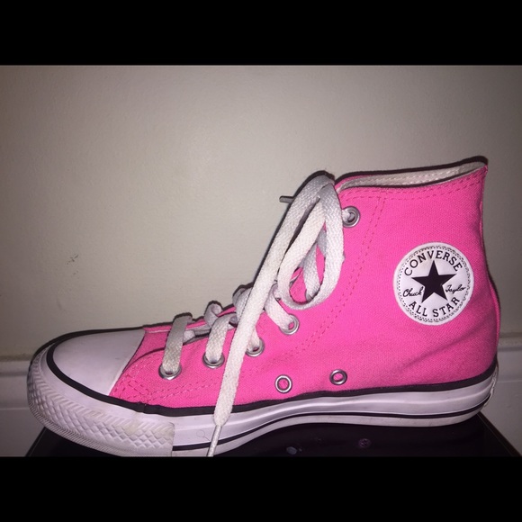 Hot Pink converse Allstars - Picture 3 of 8